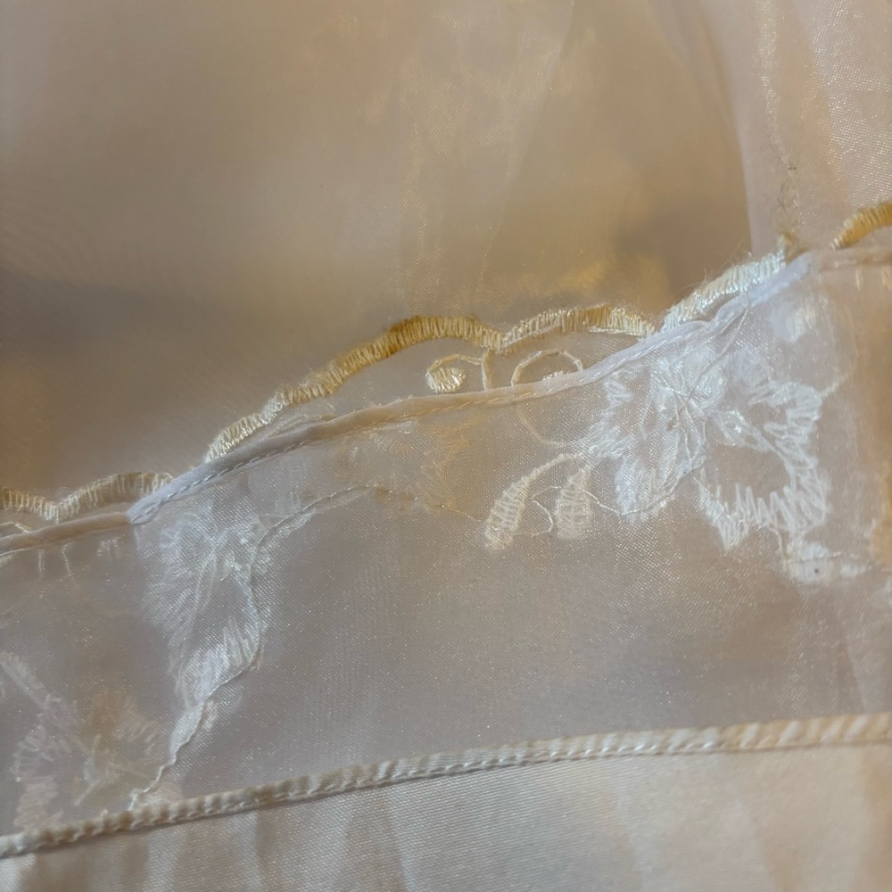 Davids Bridal Flower Girl Size 7 Lace shoulder straps White Dress Gown Fairy - Picture 10 of 11